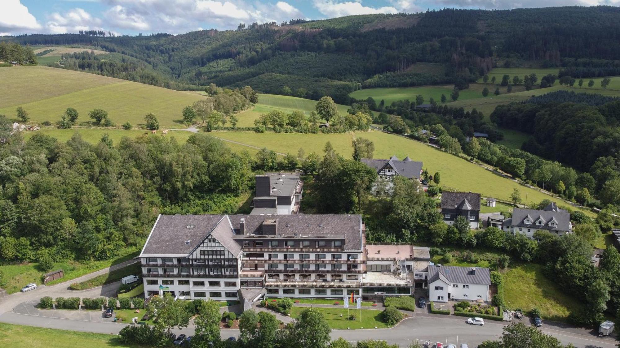 Sauerland Alpin Hotel Schmallenberg Esterno foto